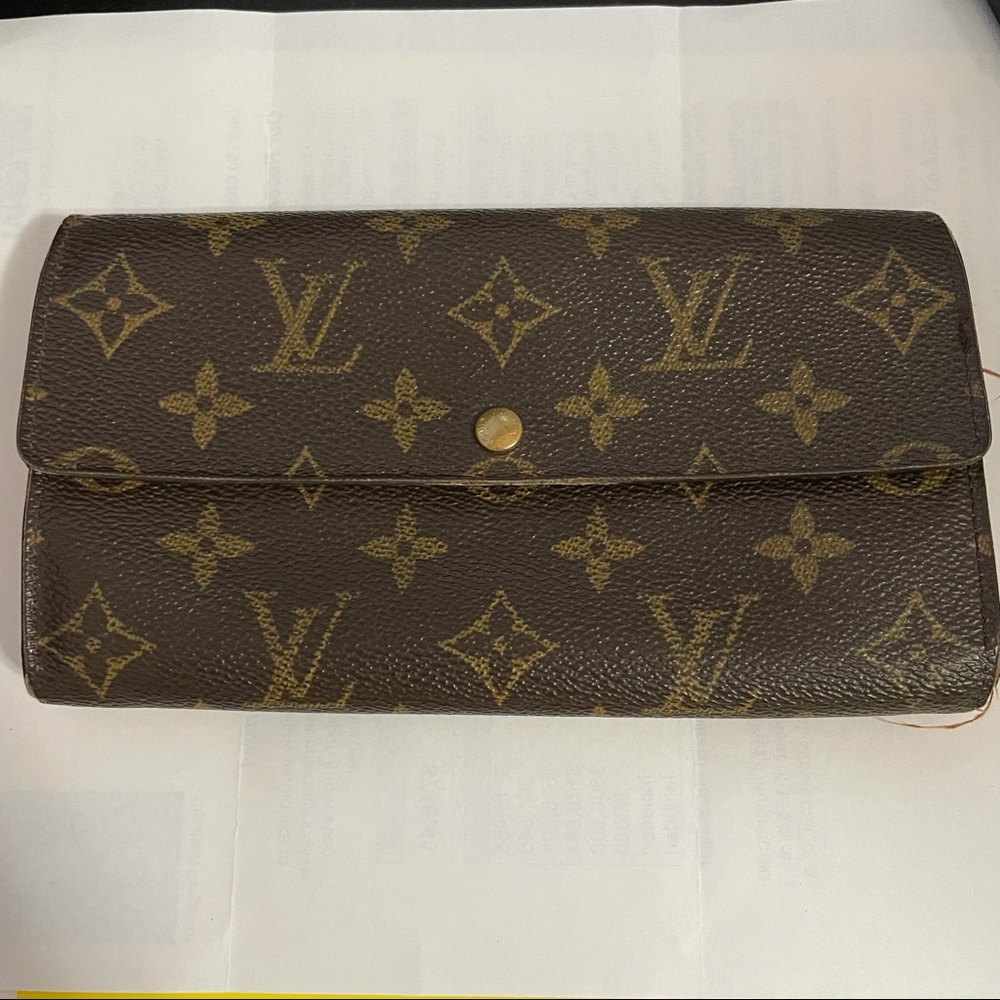Authentic Louis Vuitton Sarah long wallet